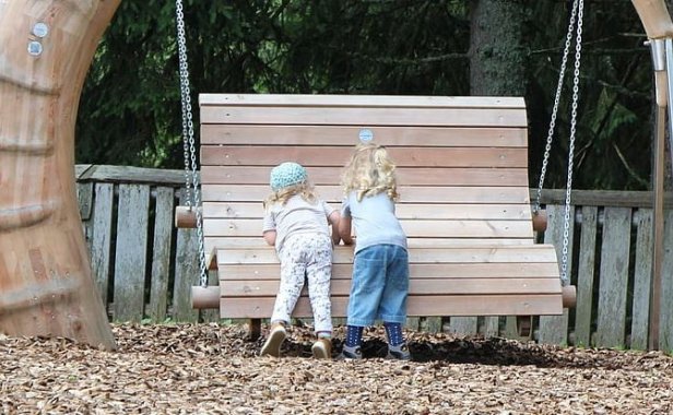 老是怀疑老婆有外遇怎么办？老婆出轨同事，我该怎么办？