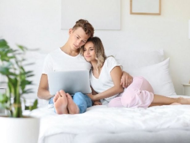 没钱买房是不是应该趁早分手，没钱分手