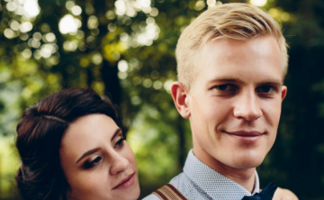 天天发朋友圈的女生怎么追？追天天发朋友圈的女生的技巧！