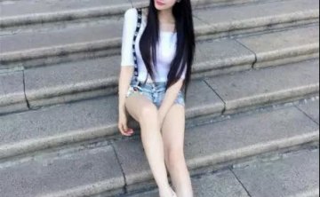 微信把妹追女生聊天案例:她笑盈盈地说-你身边小姐姐那么多，不会喜欢我的！