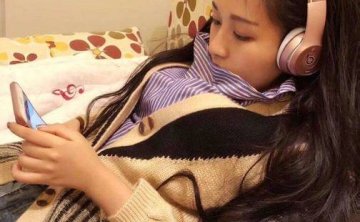 追女生聊天约会实战之可爱妩媚女神主动投怀送抱