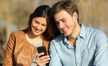 怎么知道女生到底爱不爱我？看出女生爱不爱我的技巧！