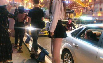 撩妹聊天技巧约会案例-半夜2点收到消息：“好久没感受过小哥哥的拥抱…”