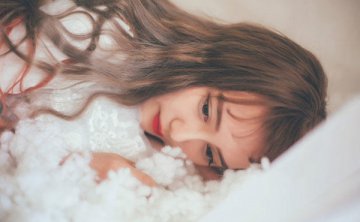 怎样看出女生对自己有好感？女生对男生有好感会有什么暗示？