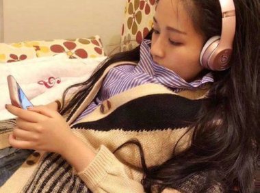 追女生聊天约会实战之可爱妩媚女神主动投怀送抱