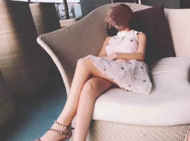 把妹泡妞案例-如何征服性感翘臀的办公室女郎?