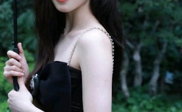 刘浩存撑伞造型超美