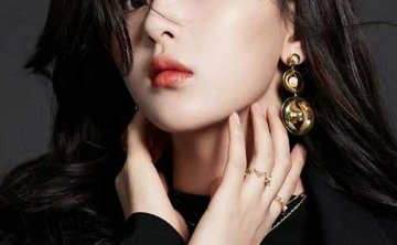 杨超越高清壁纸，大波浪卷发搭配黑色西装套图