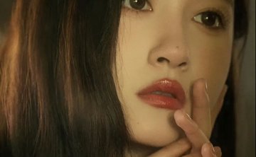 关晓彤露肩亮片礼服性感迷人高清壁纸