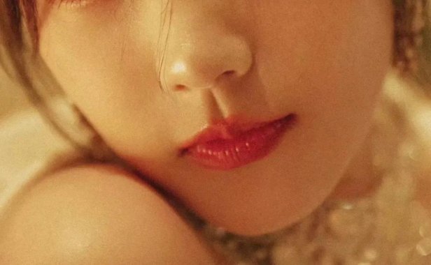 李一桐壁纸:你拈花一笑，落霞满天