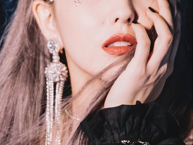 佟丽娅：新疆四美之首女团风高清壁纸