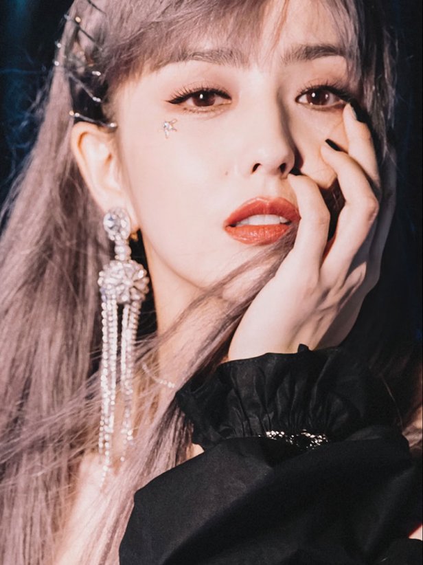 佟丽娅：新疆四美之首女团风高清壁纸