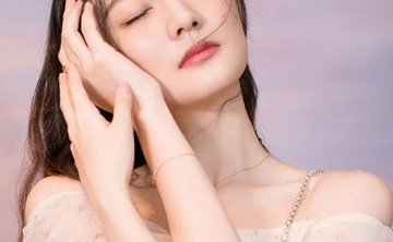 徐璐高清壁纸，米白色吊带裙的穿搭显得清新甜美